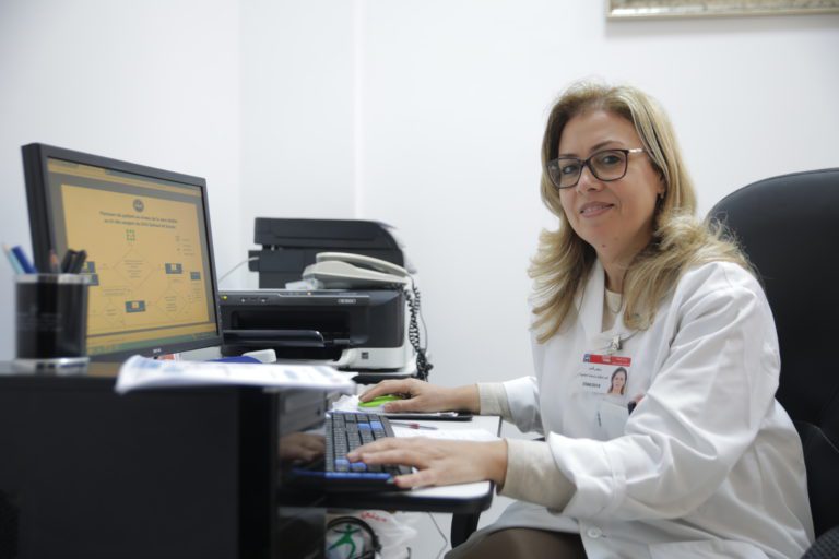 طبيبة تونسية تحذّر من استعمال القفازات والكمامات للوقاية من فيروس كورونا