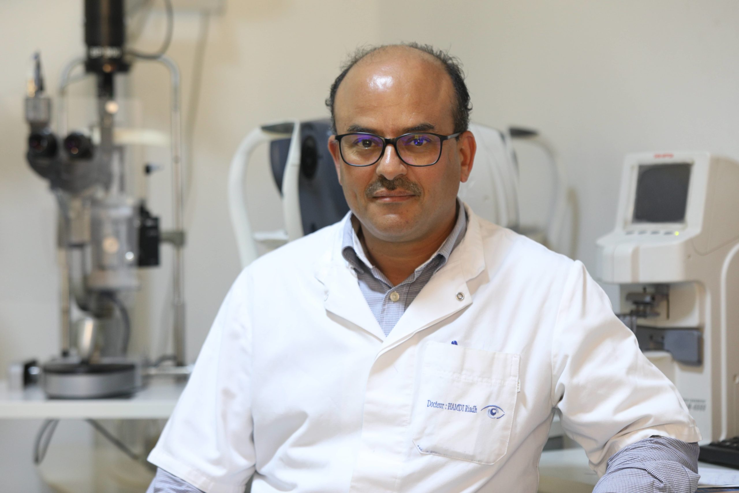 الدكتور رياض الحامدي، طبيب متخصص في طب وجراحة العيون بسوسة
