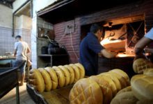 صورة عمرها أكثر من 200 عام.. طريقة صناعة الخبز التقليدي في أشهر مخبزة في القيروان