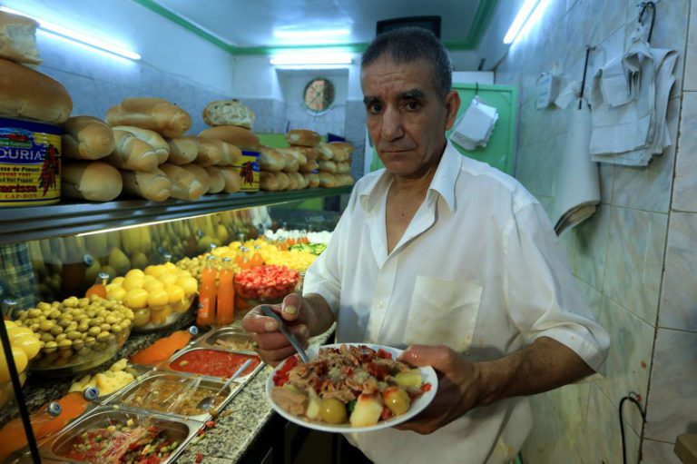 جلال ليس مجرّد متخصص في الصحن التونسي، بل هو مايسترو عارف بطريقة ضبط إيقاع الطبق