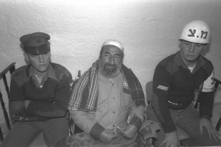 الشيخ أحمد ياسين خلال محاكمته سنة 1990